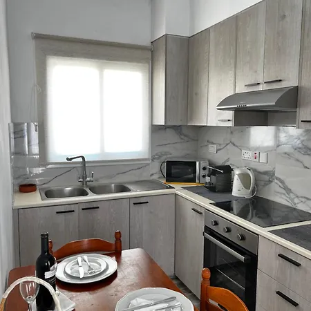 In The Heart Of Kato Apartman *